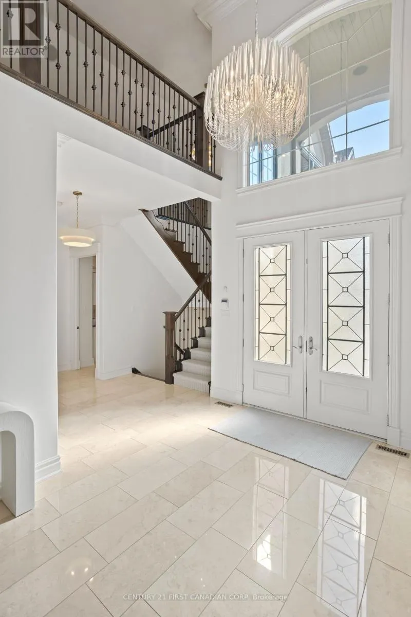547 CRESTWOOD DRIVE