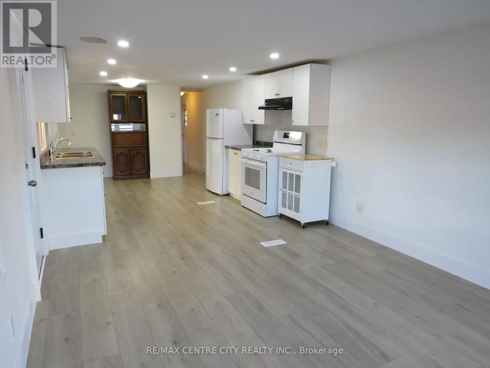 90 - 2189 DUNDAS STREET E, #90