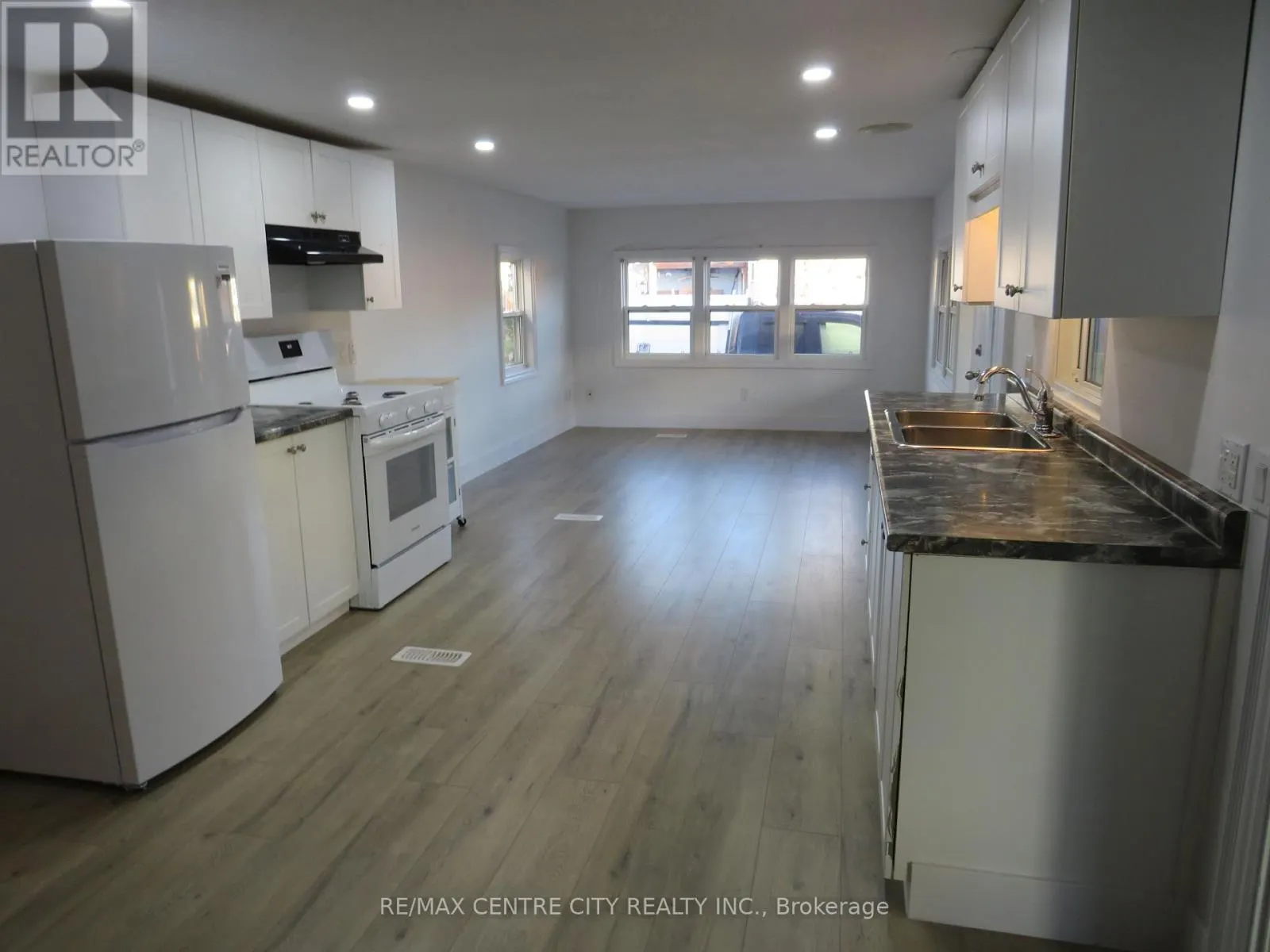 90 - 2189 DUNDAS STREET E, #90