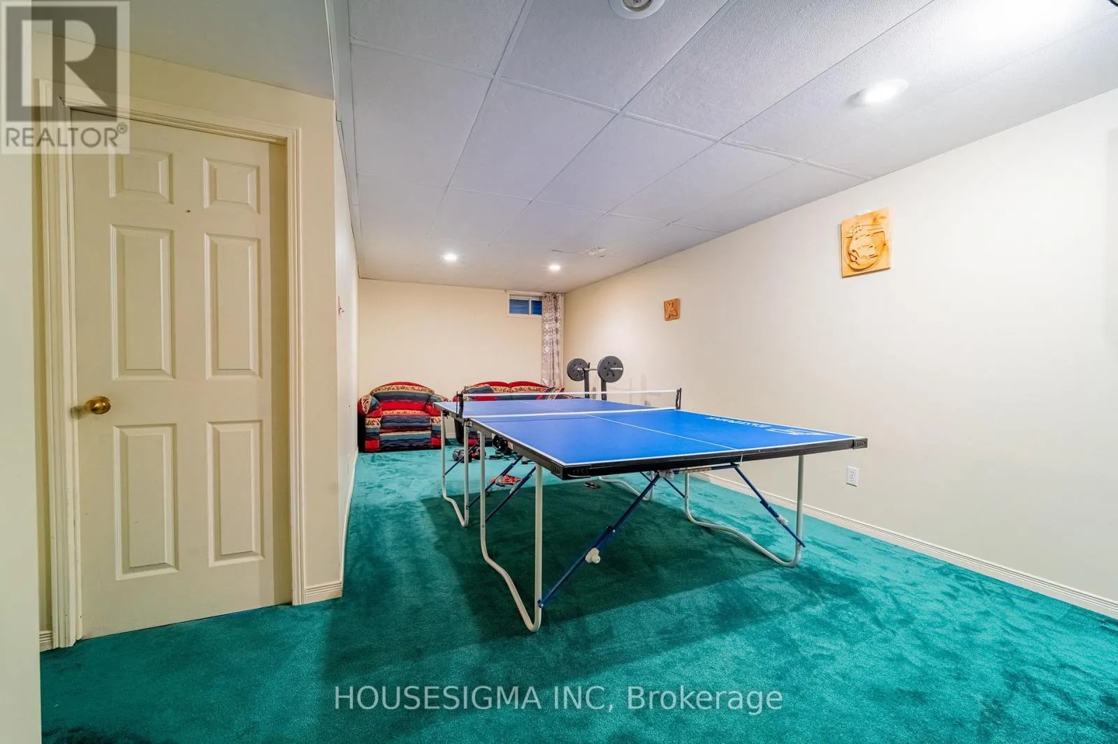 8 HODGSON COURT