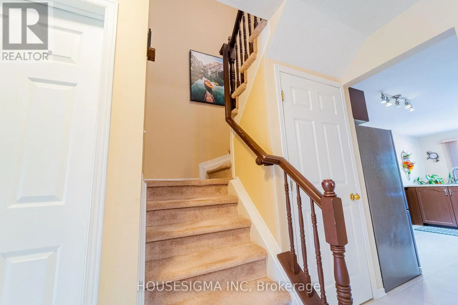 8 HODGSON COURT