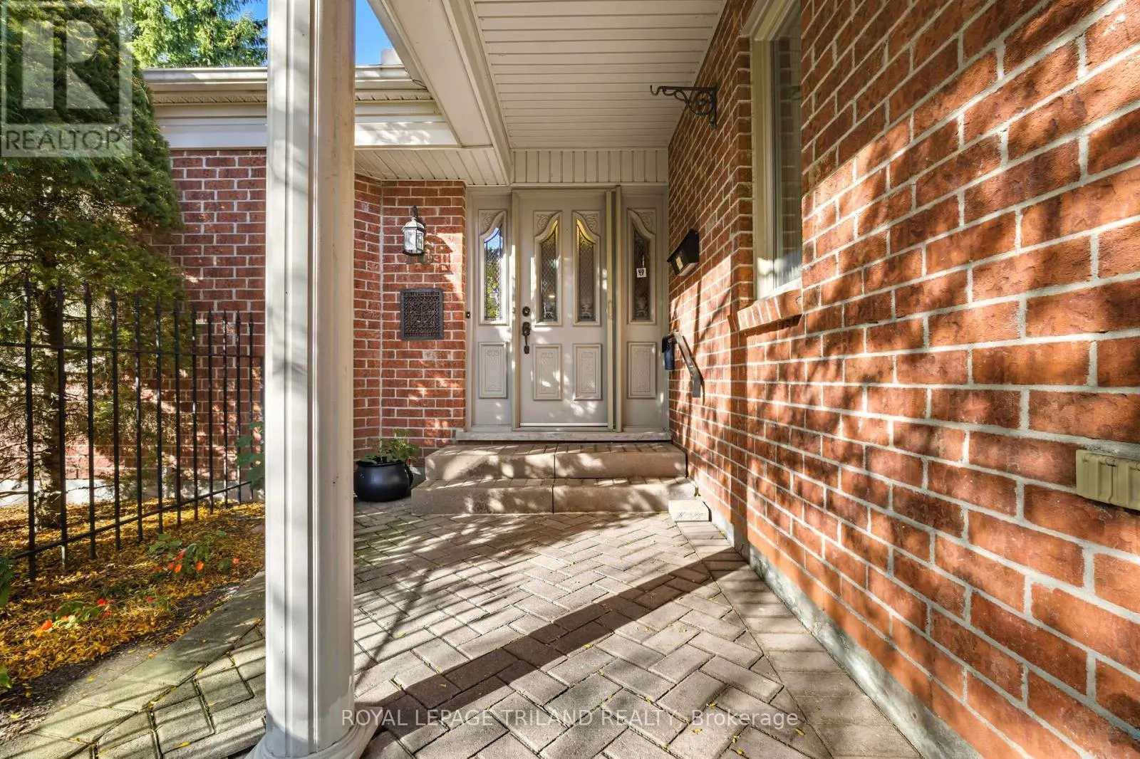 16 - 60 ROSECLIFFE CRESCENT, #16