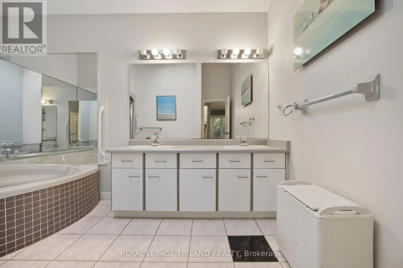 16 - 60 ROSECLIFFE CRESCENT, #16