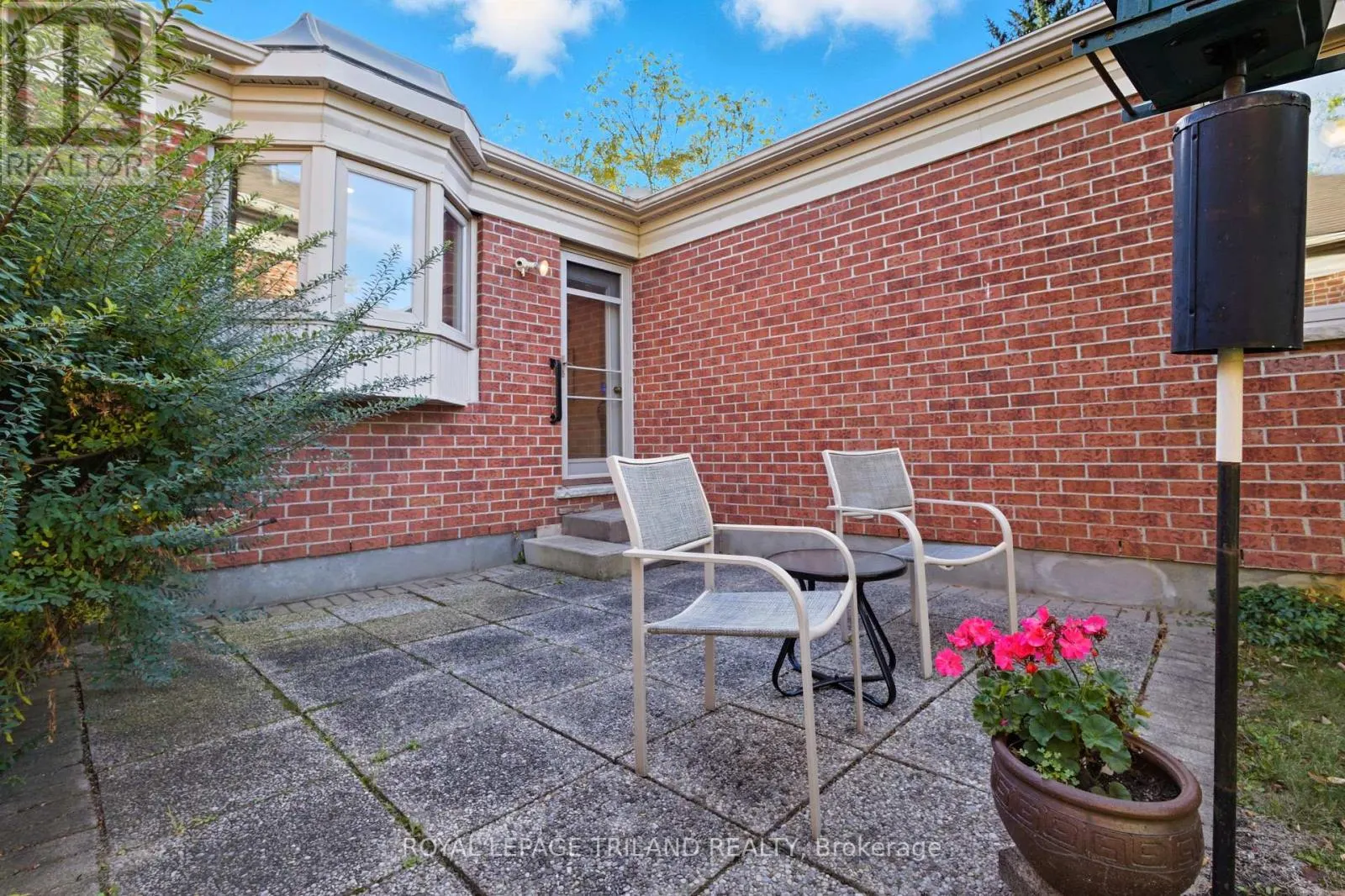 16 - 60 ROSECLIFFE CRESCENT, #16