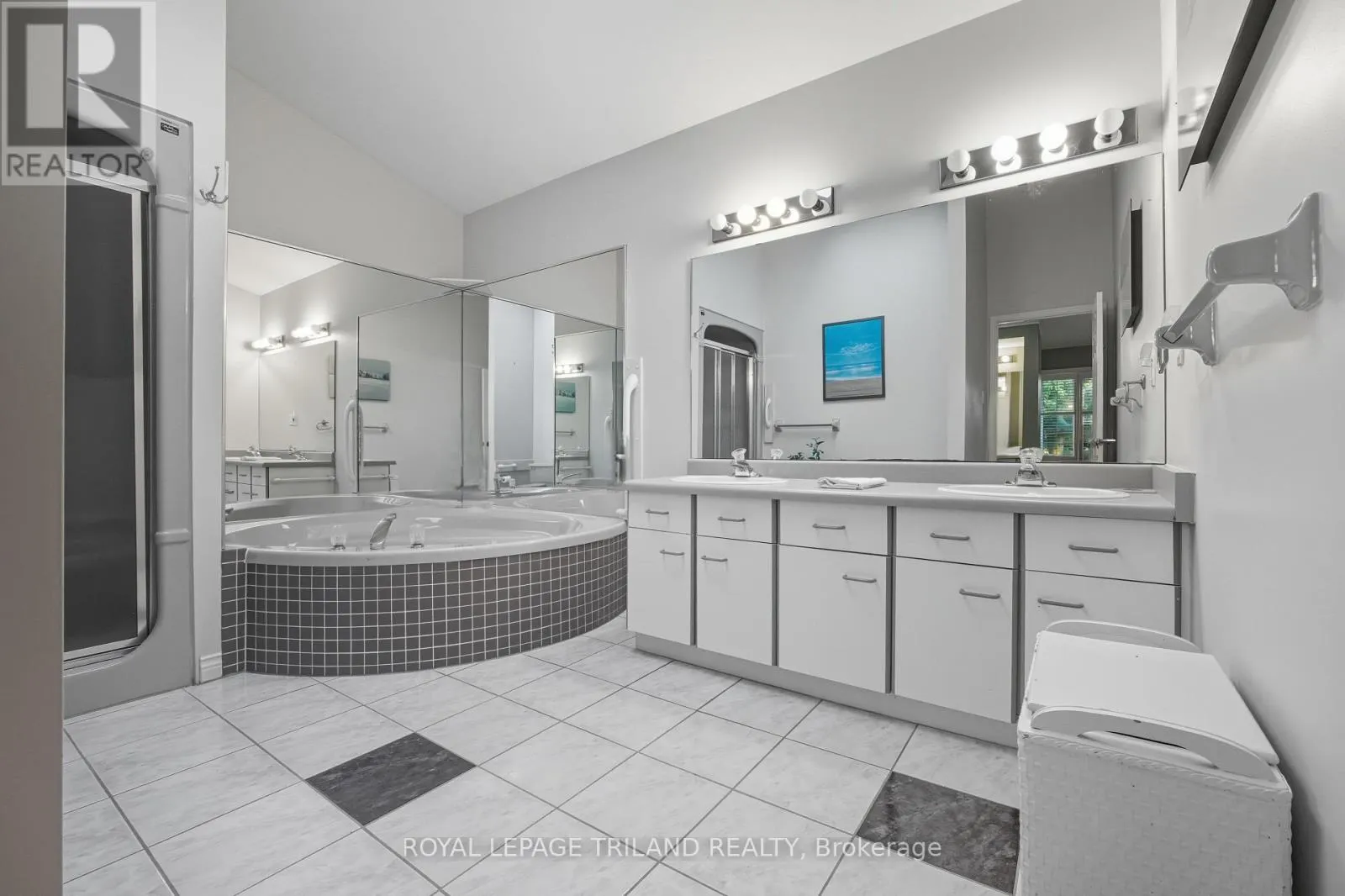 16 - 60 ROSECLIFFE CRESCENT, #16