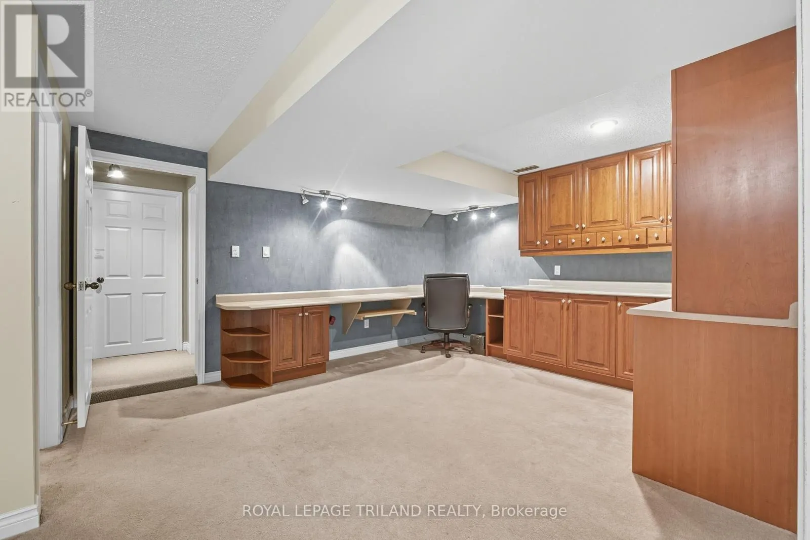 16 - 60 ROSECLIFFE CRESCENT, #16