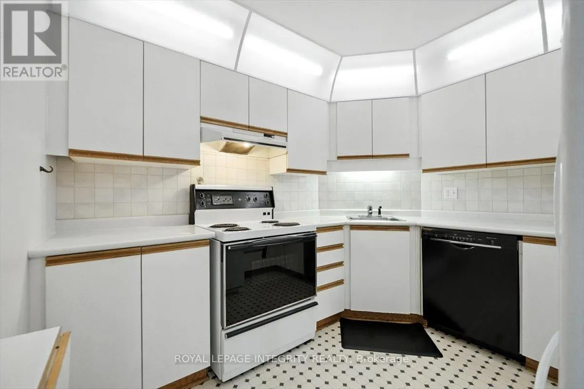 17 COLUMBUS AVENUE