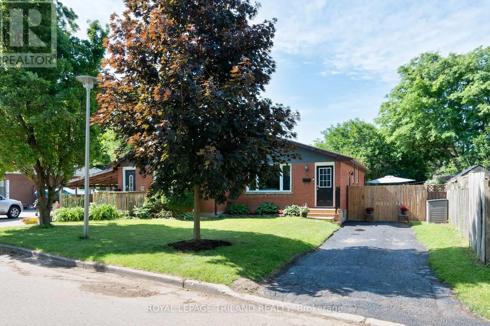 15 MOHEGAN CRESCENT