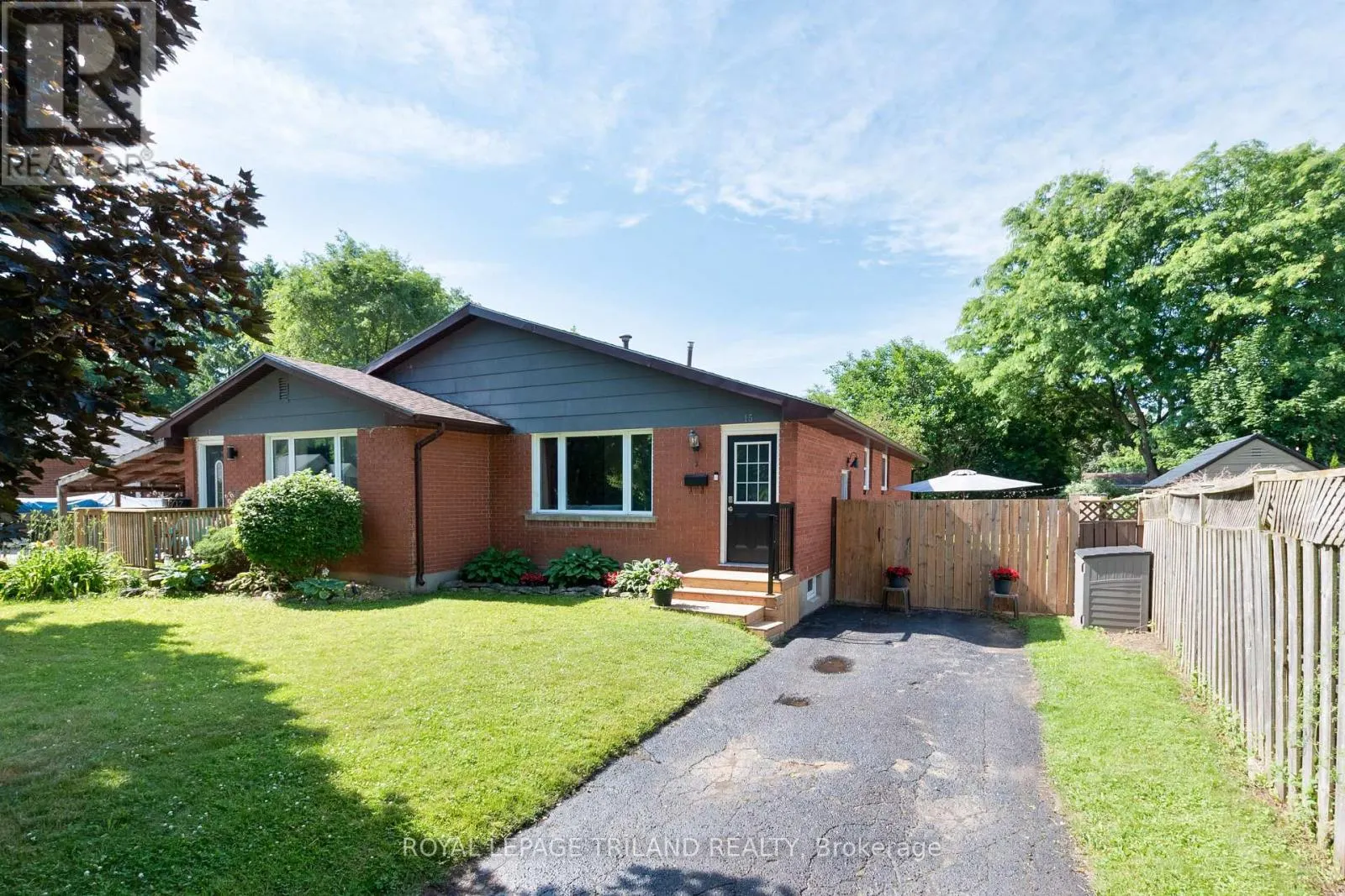 15 MOHEGAN CRESCENT