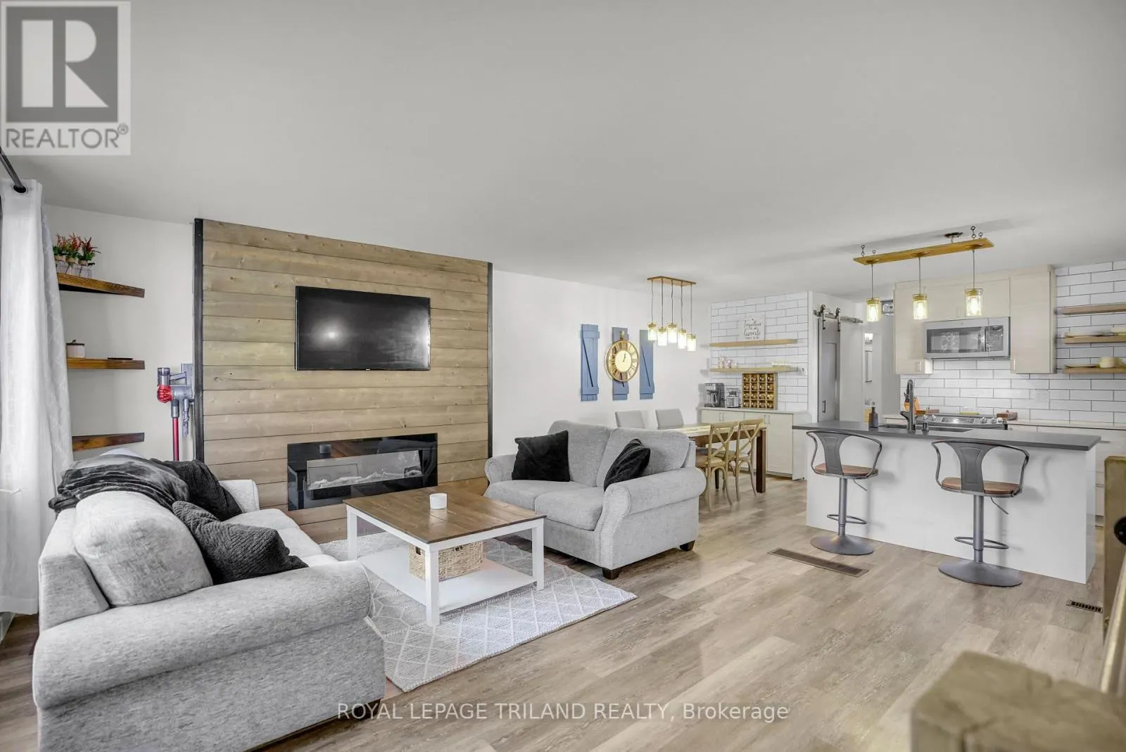 15 MOHEGAN CRESCENT