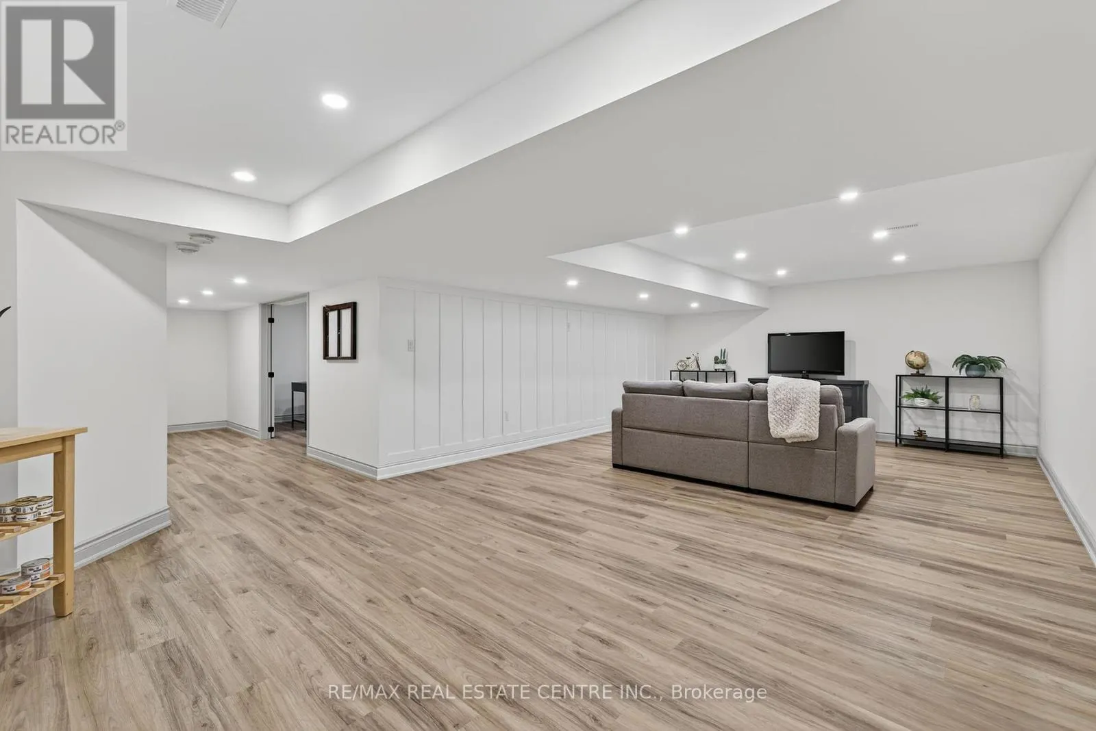 53 ANDERSON AVENUE