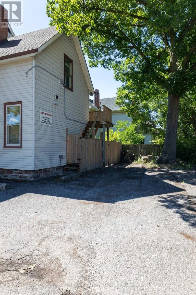 7 WELLAND AVENUE