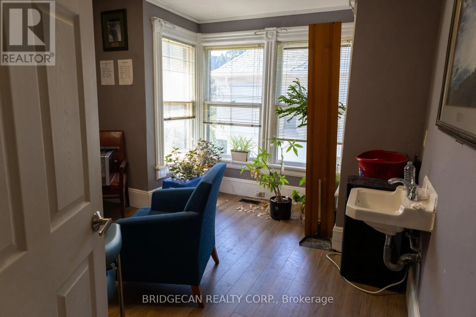 7 WELLAND AVENUE