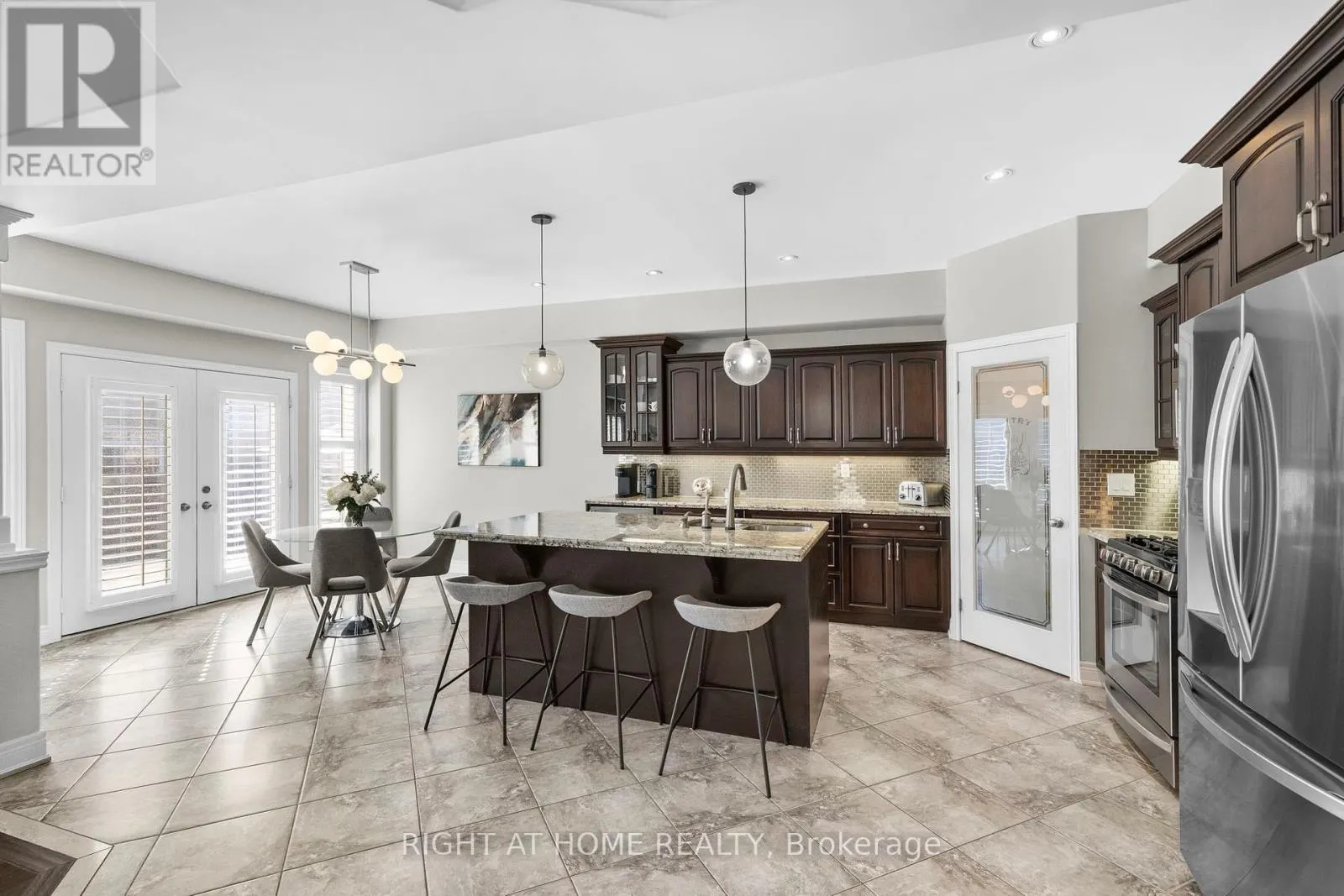 12 DONATELLO COURT