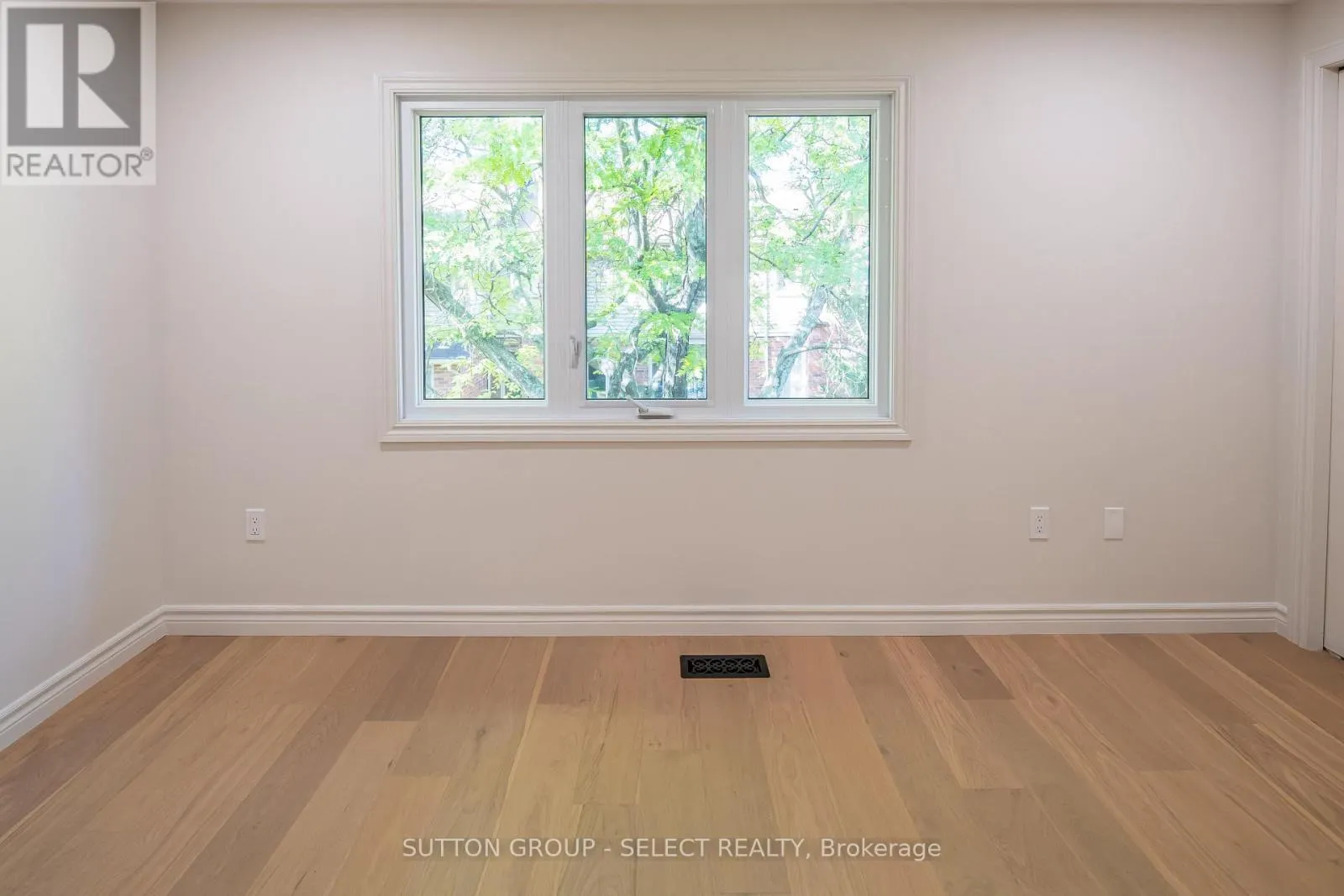 3 - 70 SUNNYSIDE DRIVE, #3