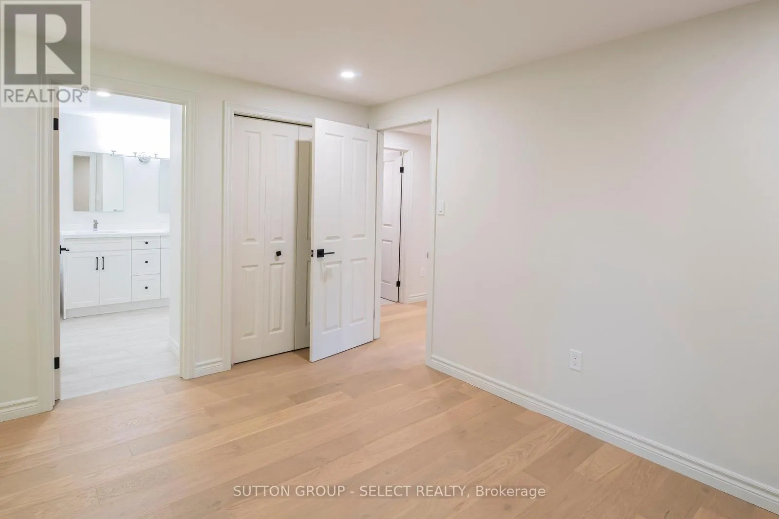 3 - 70 SUNNYSIDE DRIVE, #3