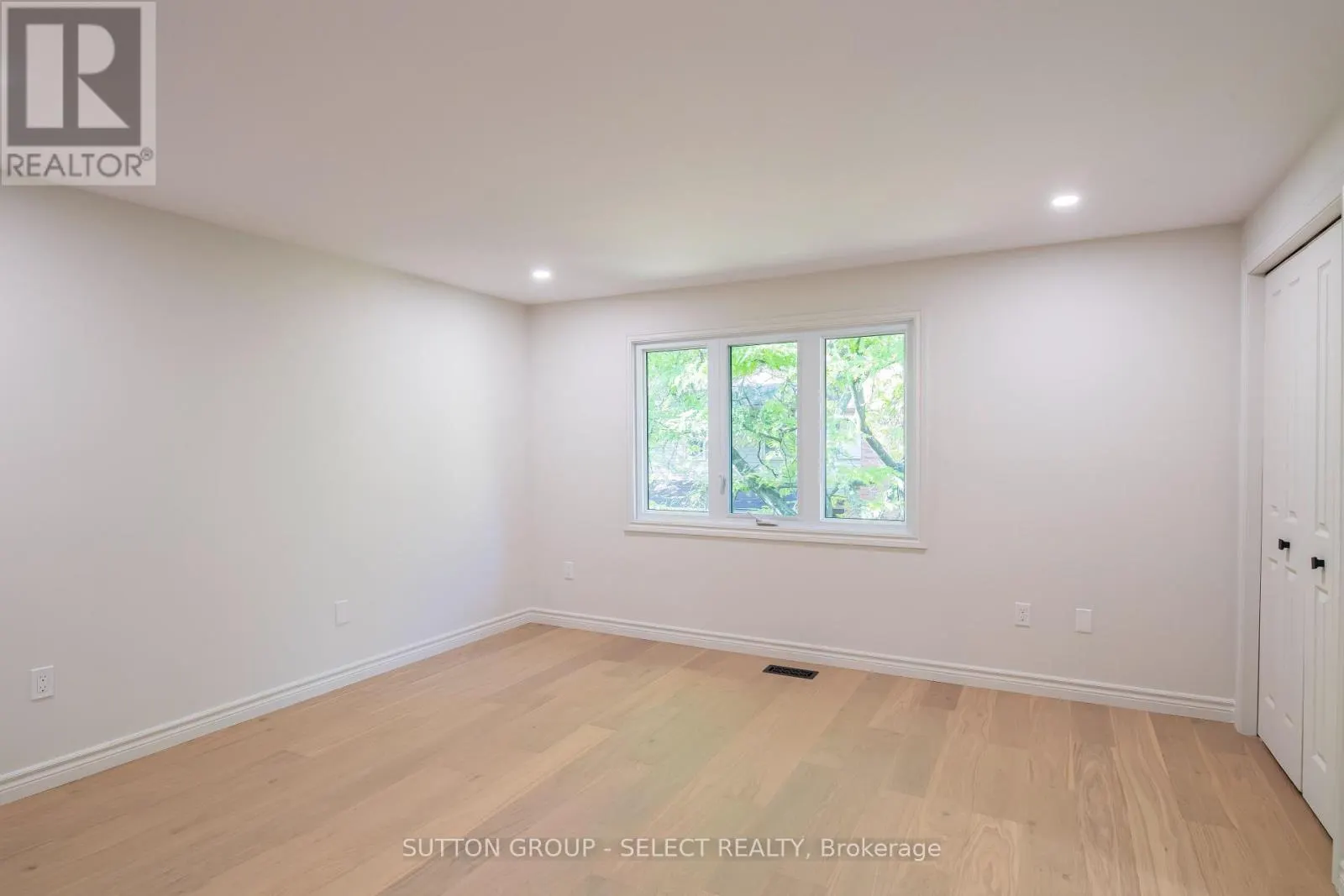 3 - 70 SUNNYSIDE DRIVE, #3