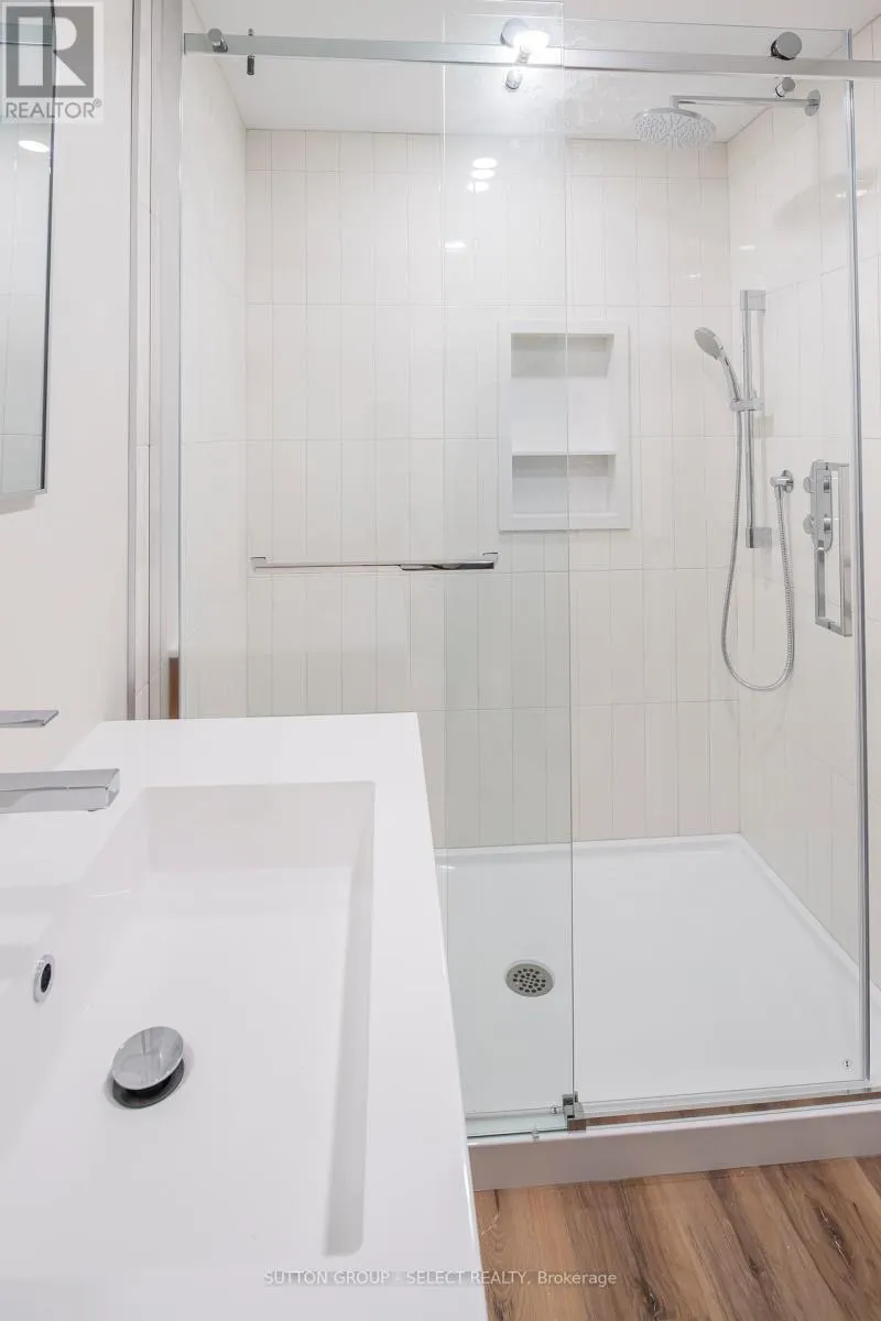 3 - 70 SUNNYSIDE DRIVE, #3