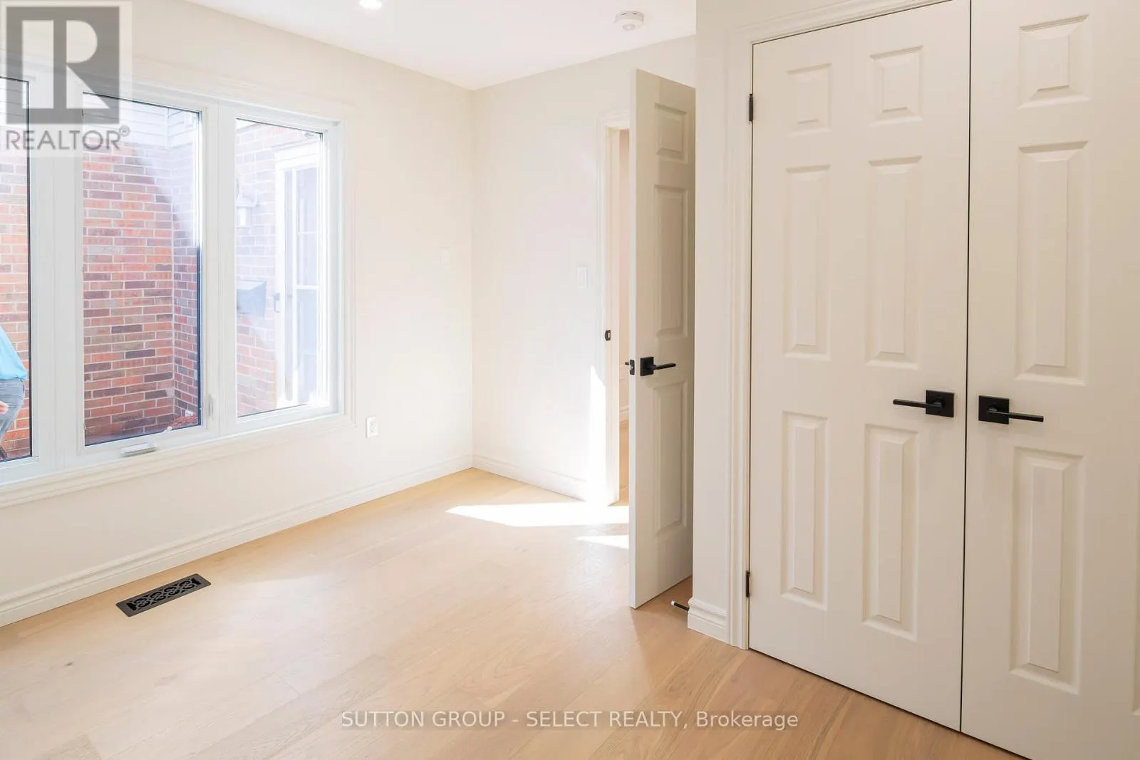 3 - 70 SUNNYSIDE DRIVE, #3
