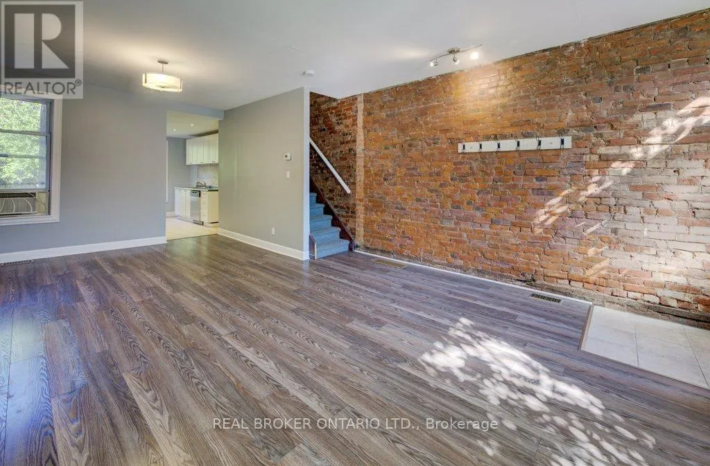 297 BAY STREET N