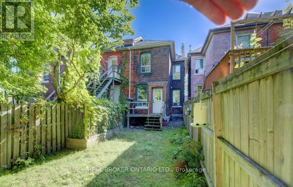 297 BAY STREET N