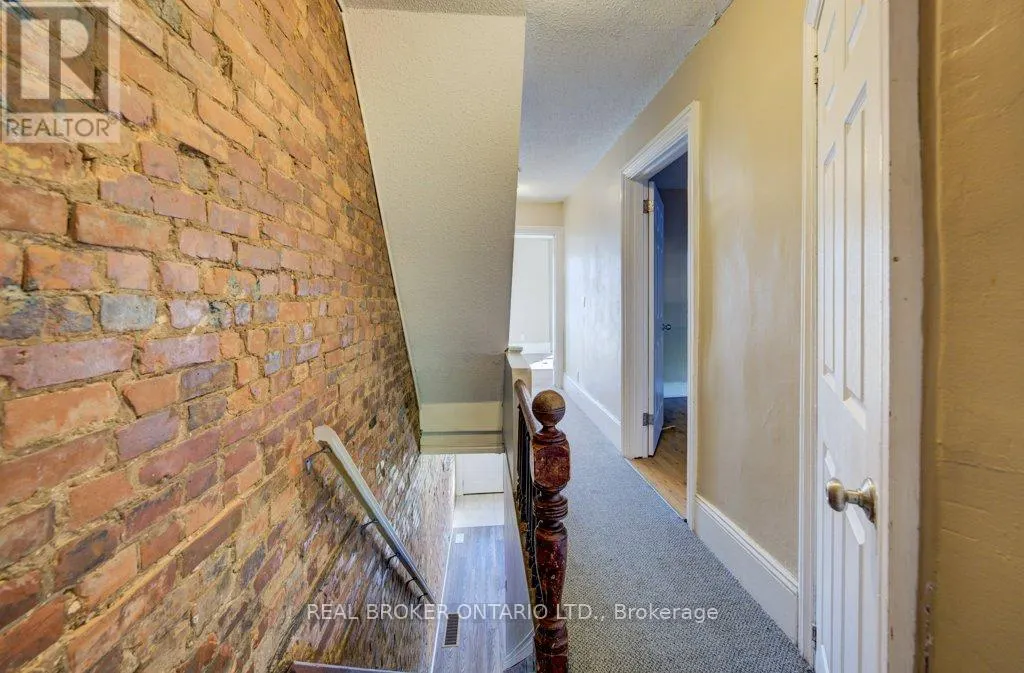 297 BAY STREET N