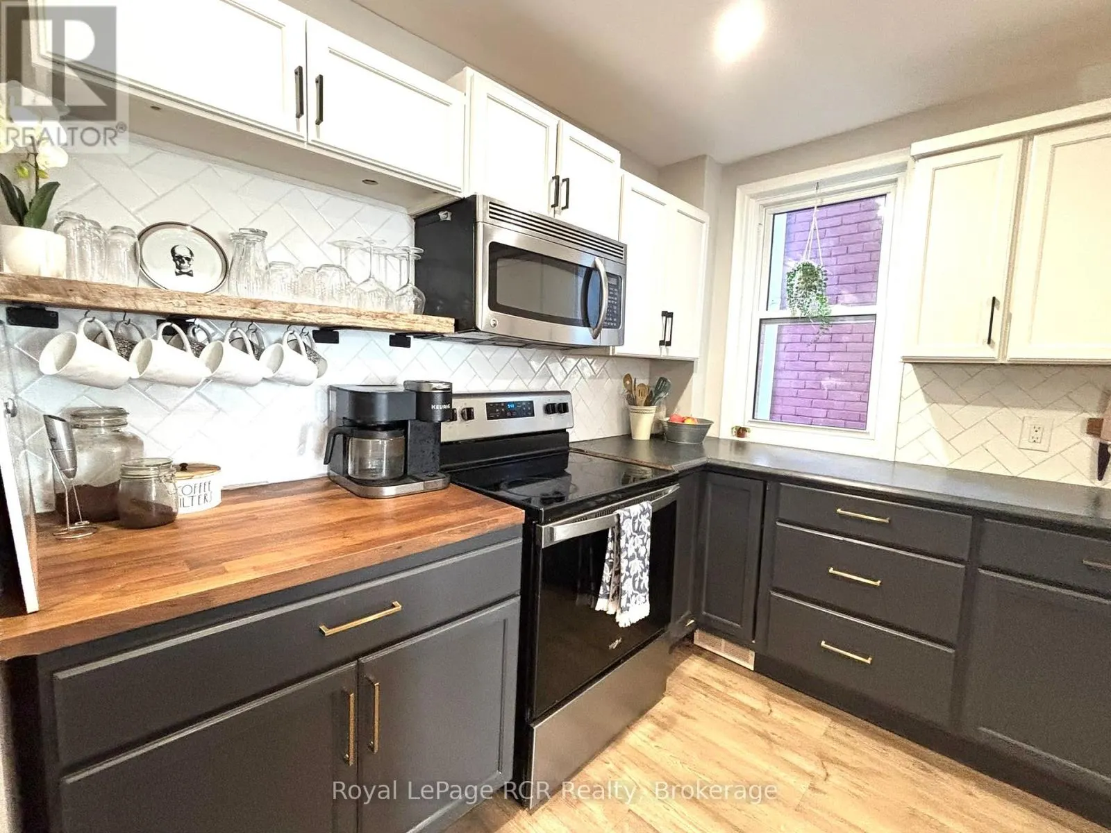 1186 2ND AVENUE W