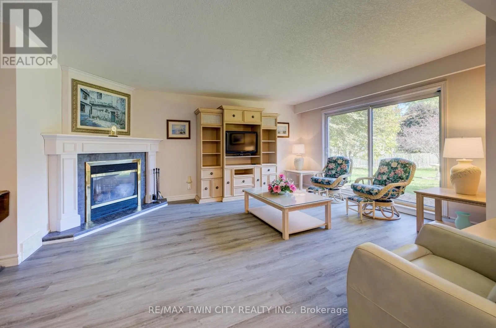 430 CARYNDALE DRIVE