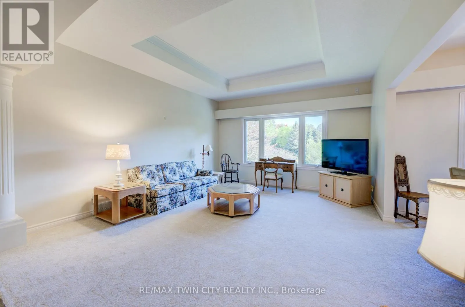 430 CARYNDALE DRIVE