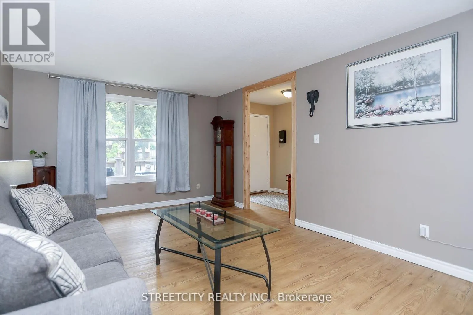 9 COTTONWOOD CRESCENT W