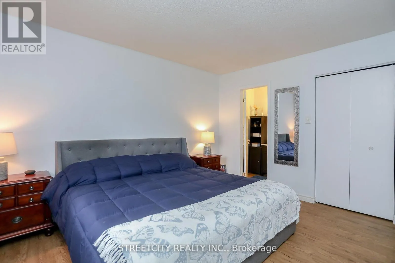 9 COTTONWOOD CRESCENT W