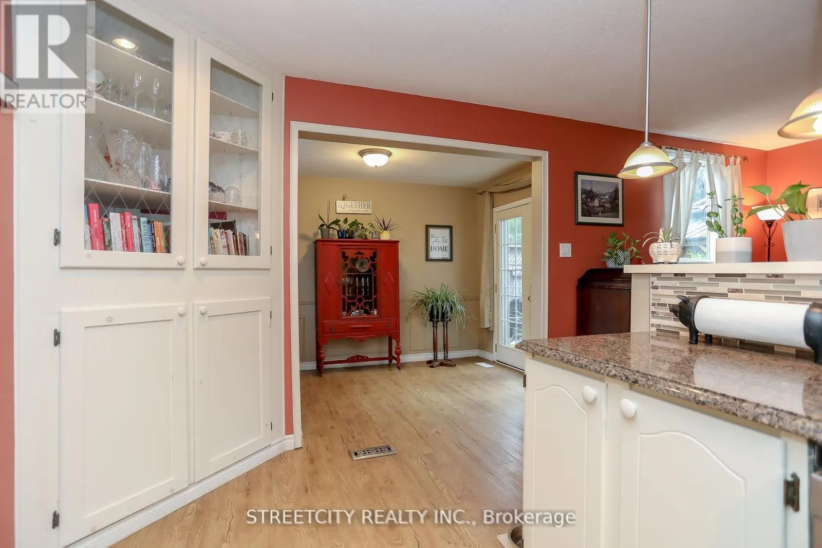 9 COTTONWOOD CRESCENT W