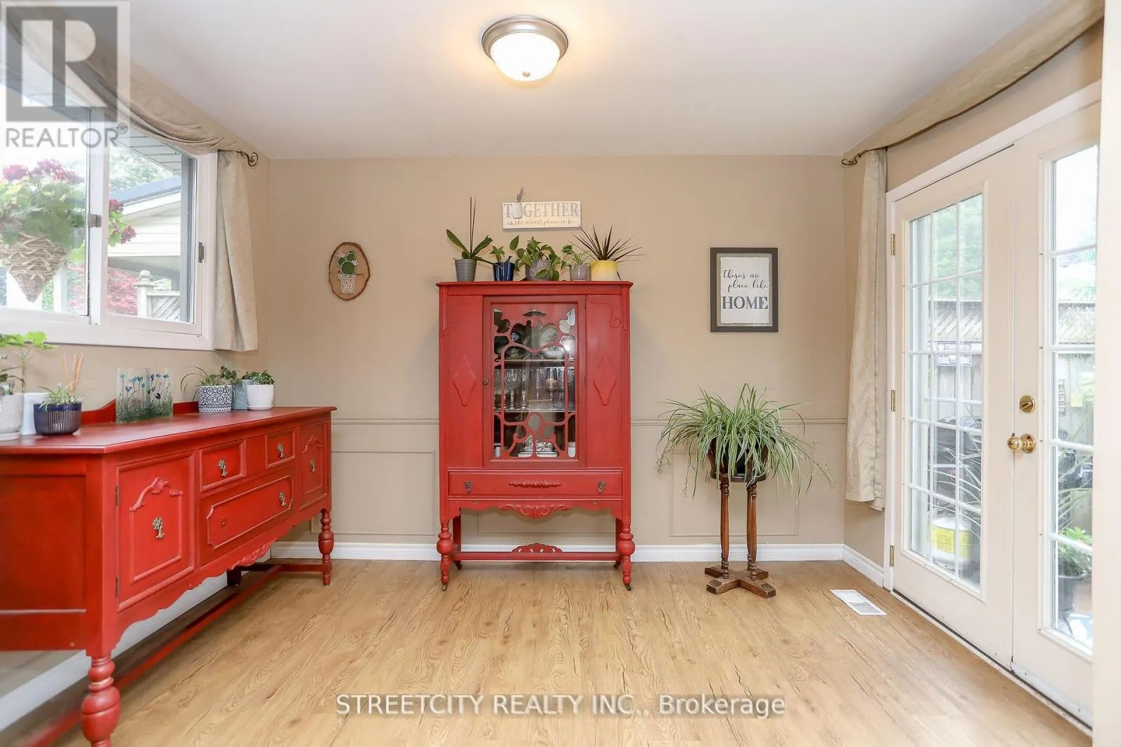 9 COTTONWOOD CRESCENT W