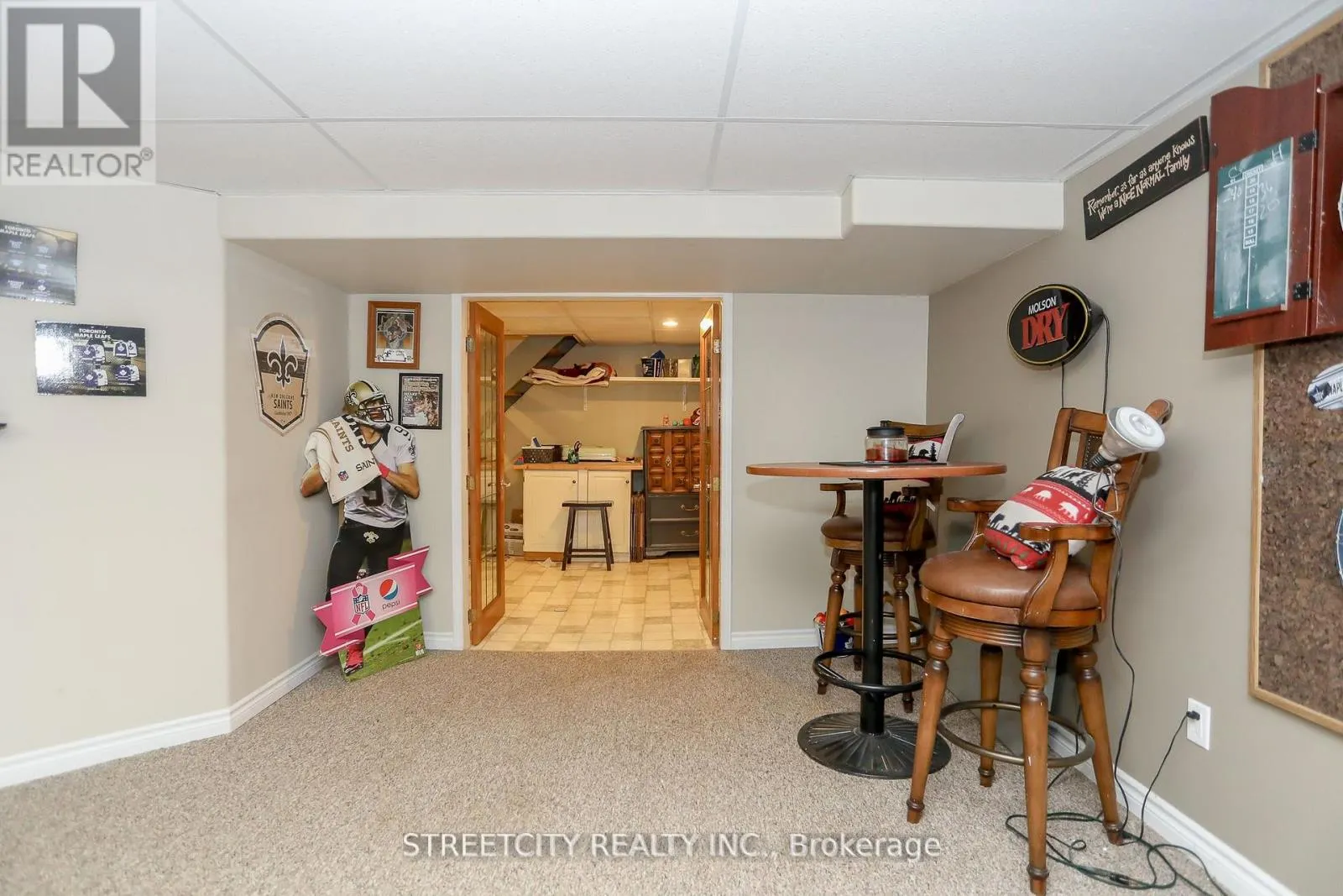 9 COTTONWOOD CRESCENT W