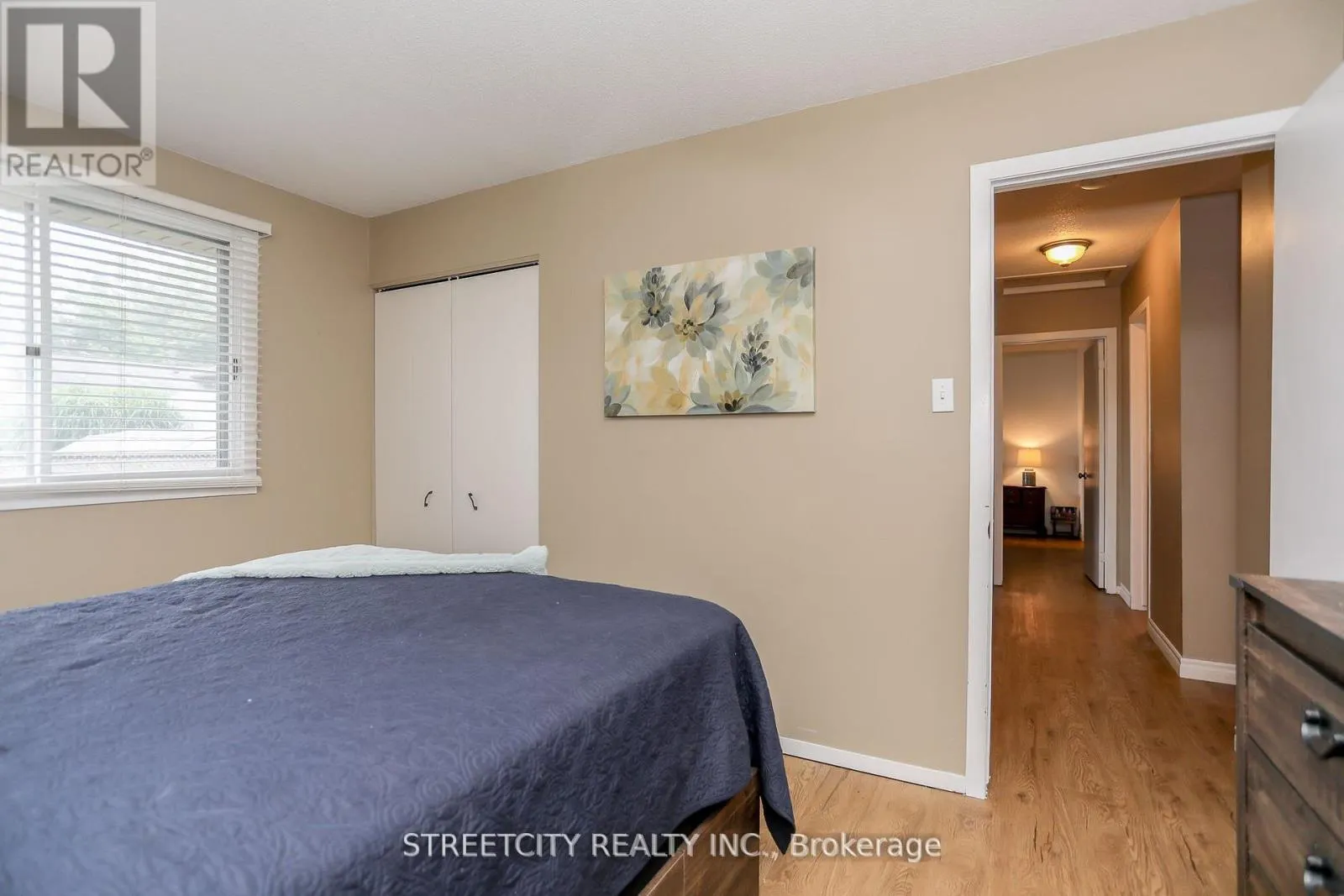 9 COTTONWOOD CRESCENT W