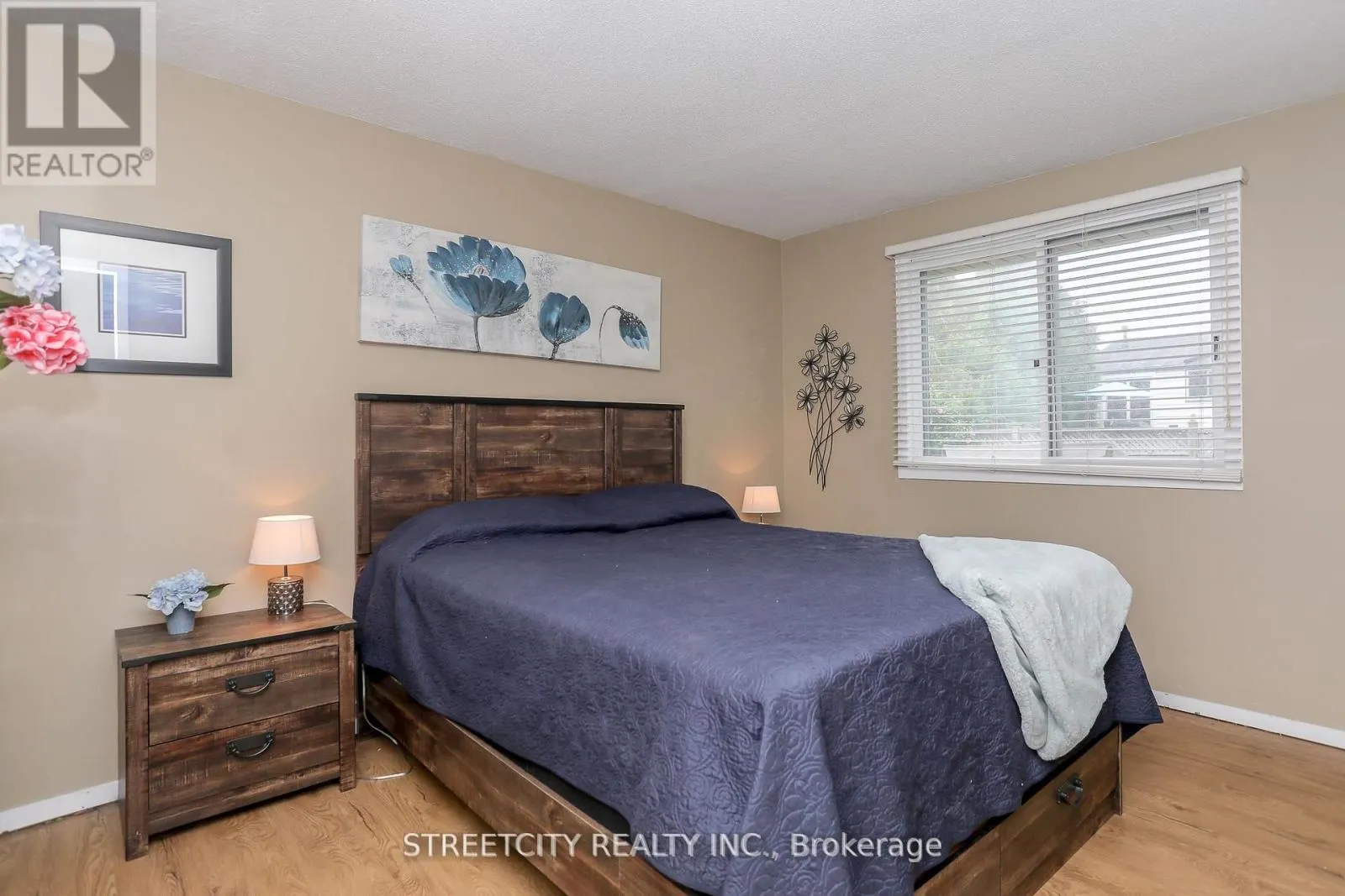 9 COTTONWOOD CRESCENT W