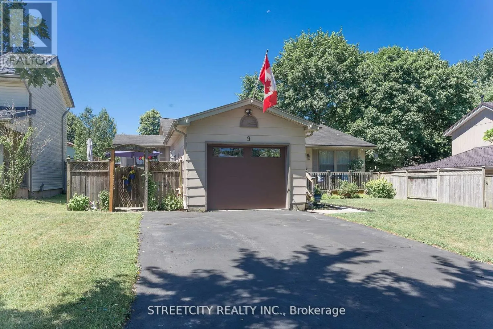 9 COTTONWOOD CRESCENT W