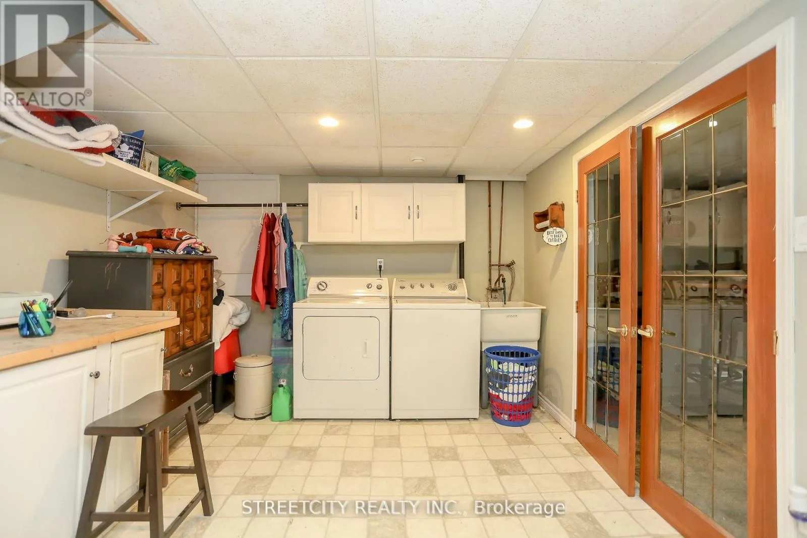 9 COTTONWOOD CRESCENT W