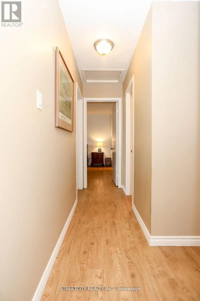 9 COTTONWOOD CRESCENT W