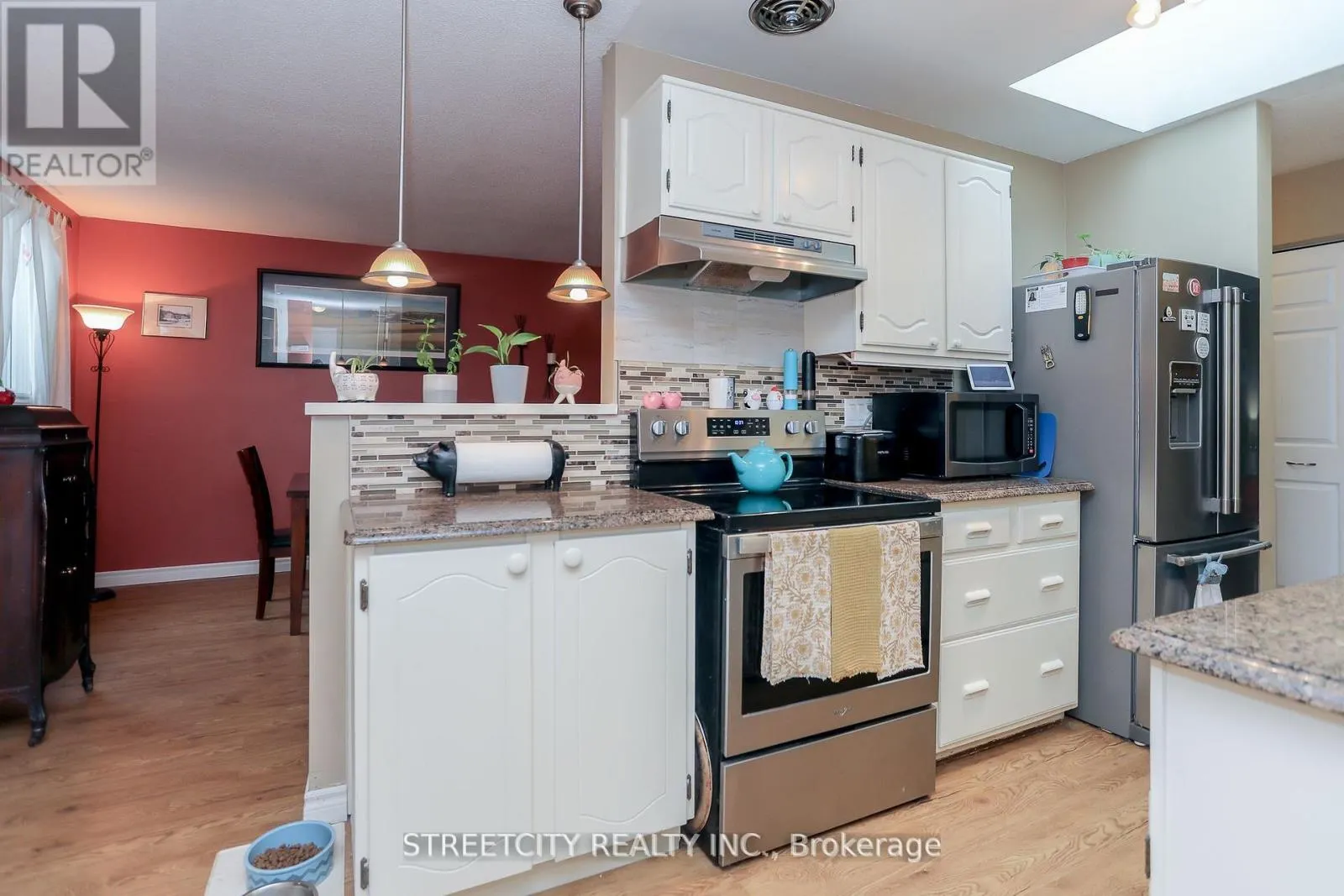 9 COTTONWOOD CRESCENT W
