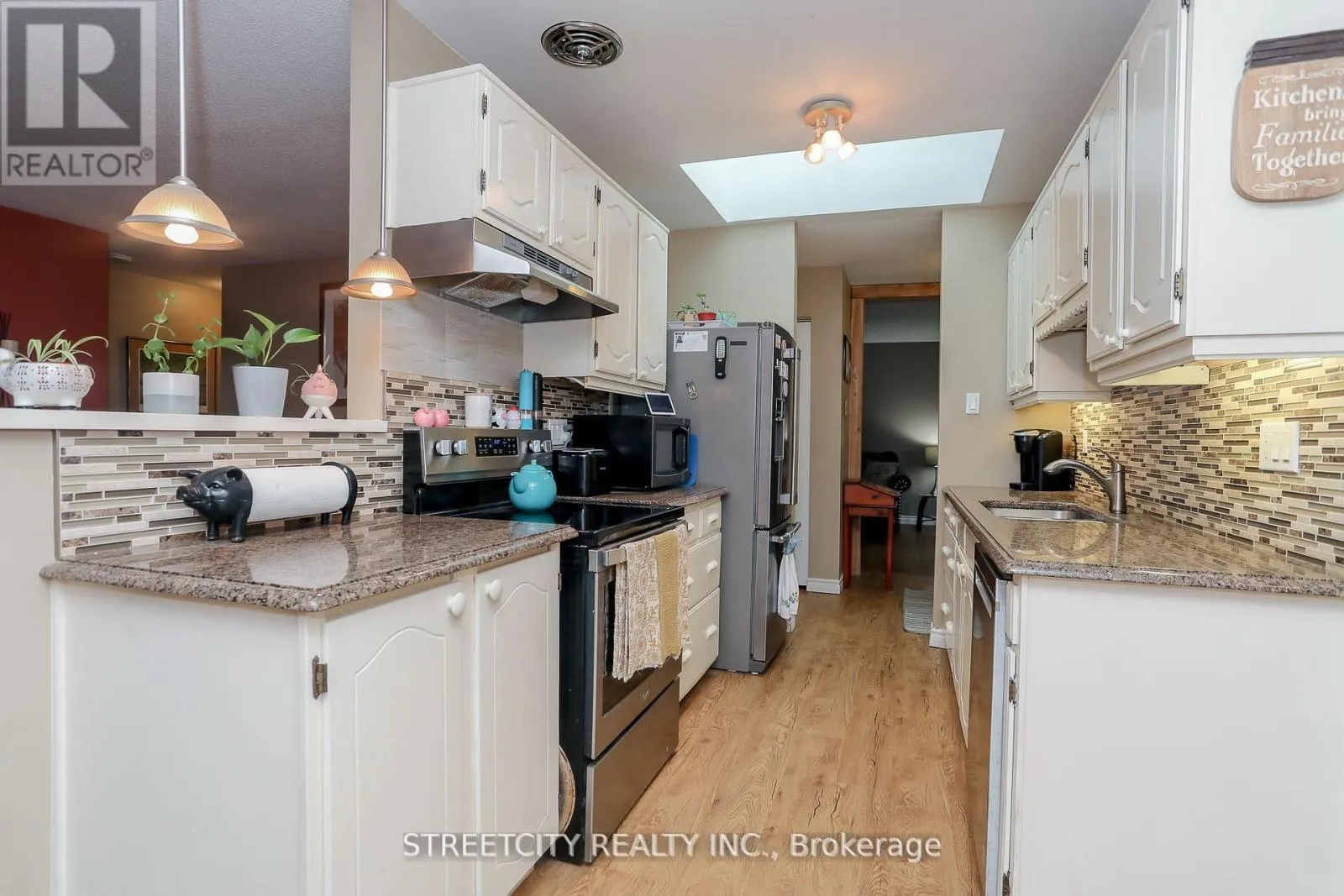 9 COTTONWOOD CRESCENT W