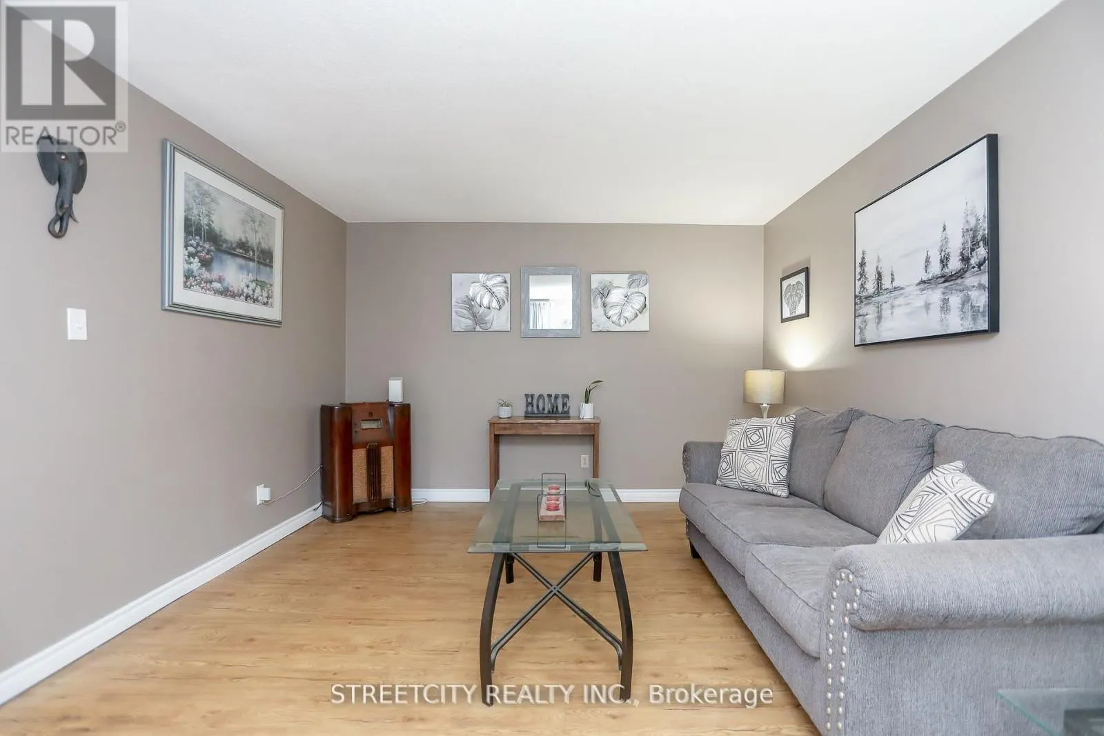 9 COTTONWOOD CRESCENT W