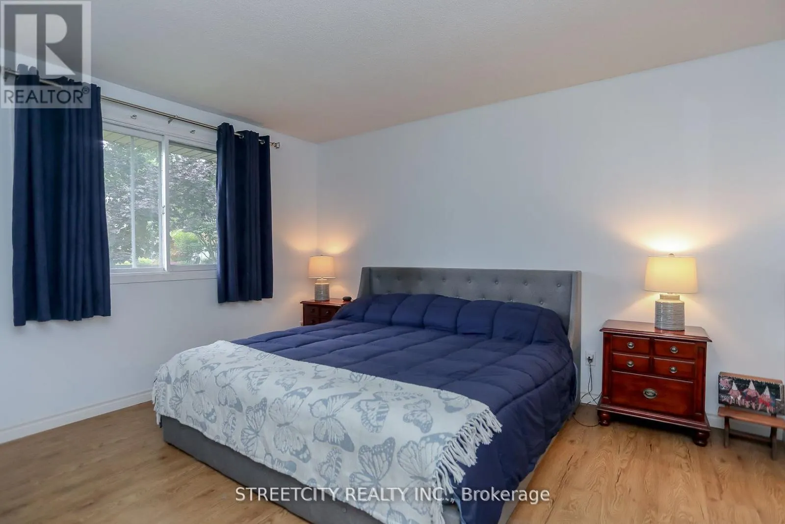 9 COTTONWOOD CRESCENT W