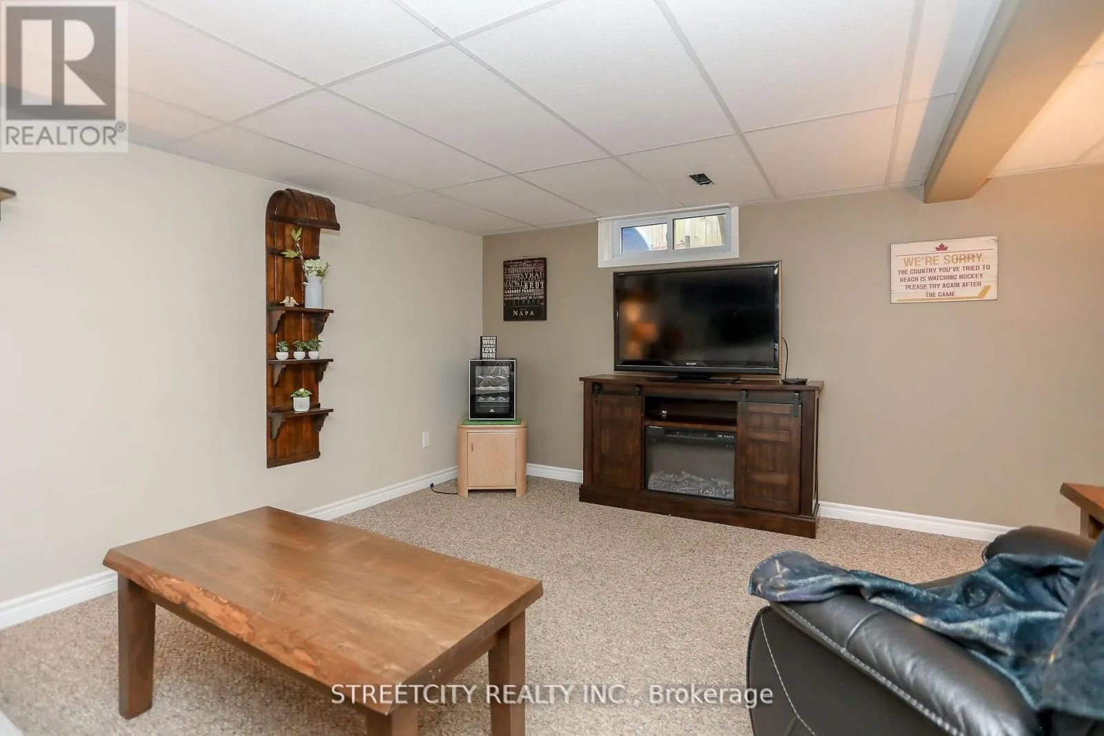 9 COTTONWOOD CRESCENT W