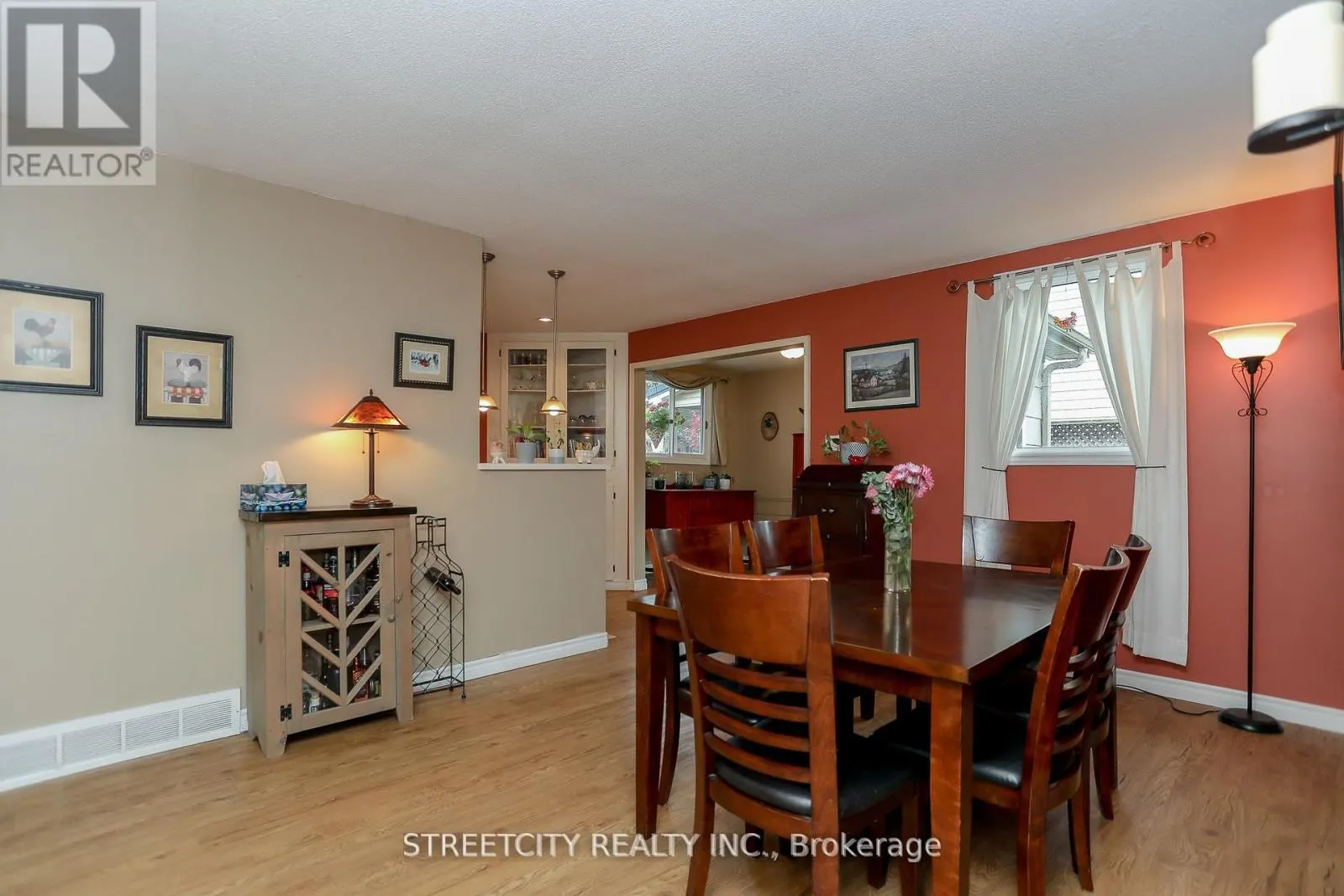 9 COTTONWOOD CRESCENT W