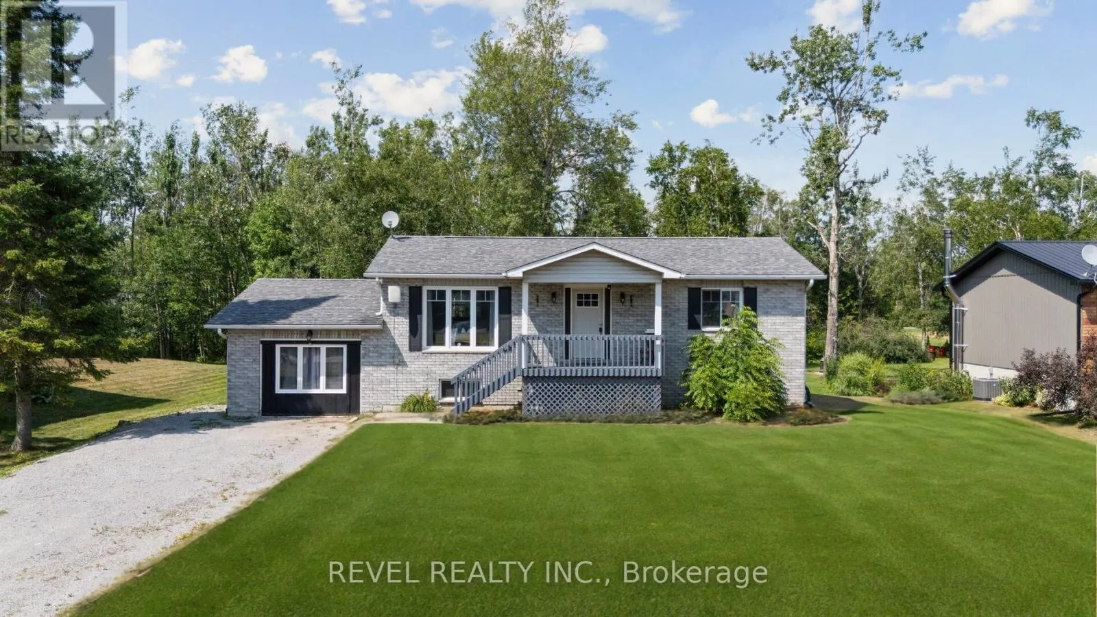 40 GREENWOOD CRESCENT