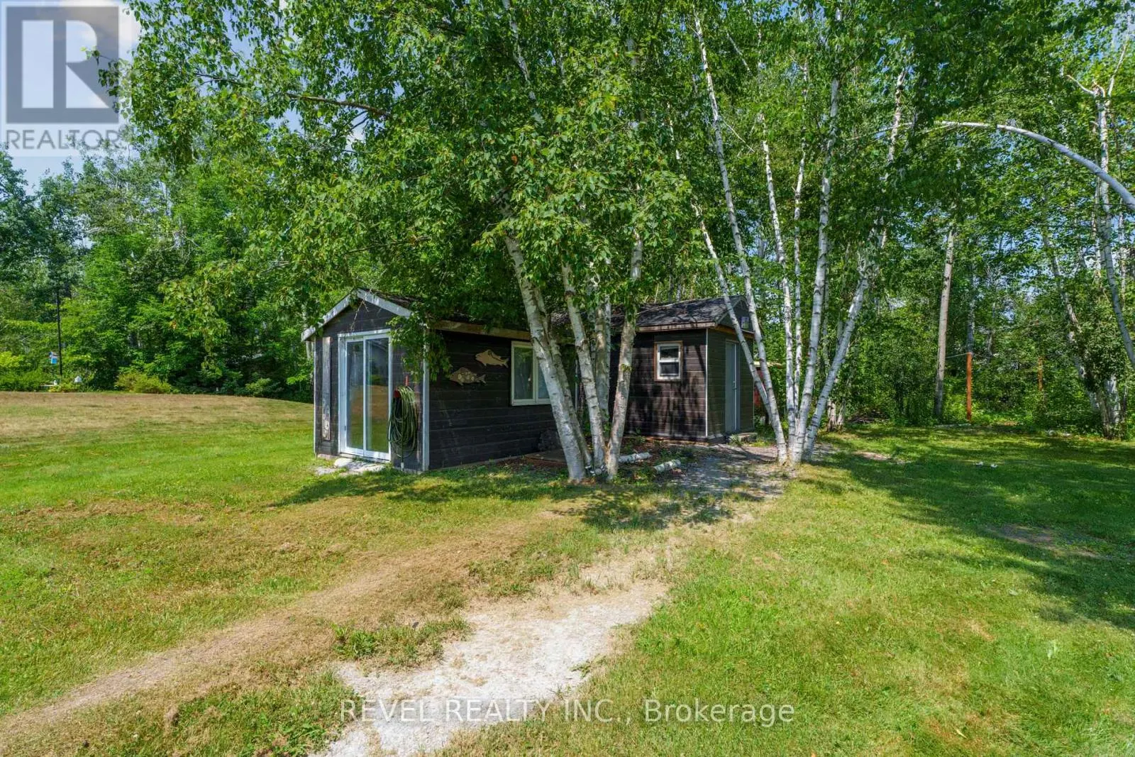 40 GREENWOOD CRESCENT