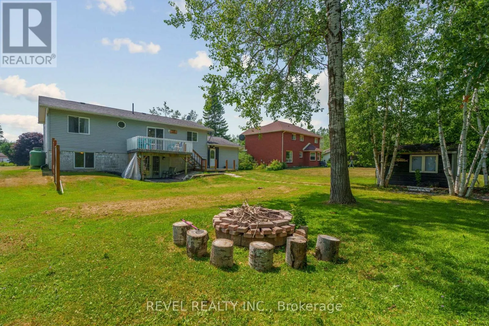 40 GREENWOOD CRESCENT