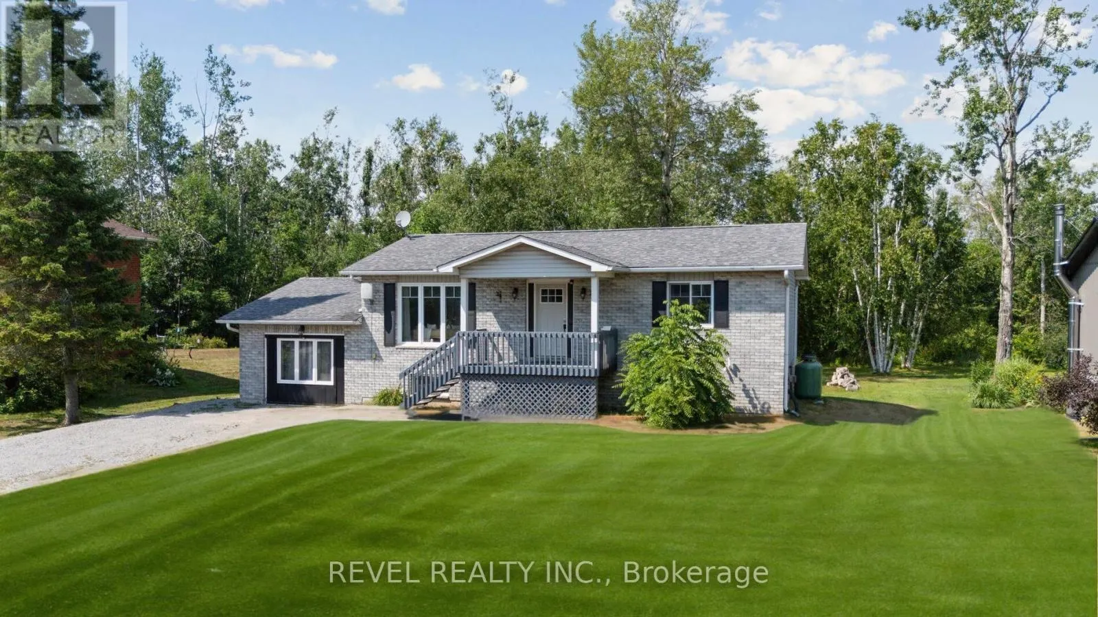 40 GREENWOOD CRESCENT