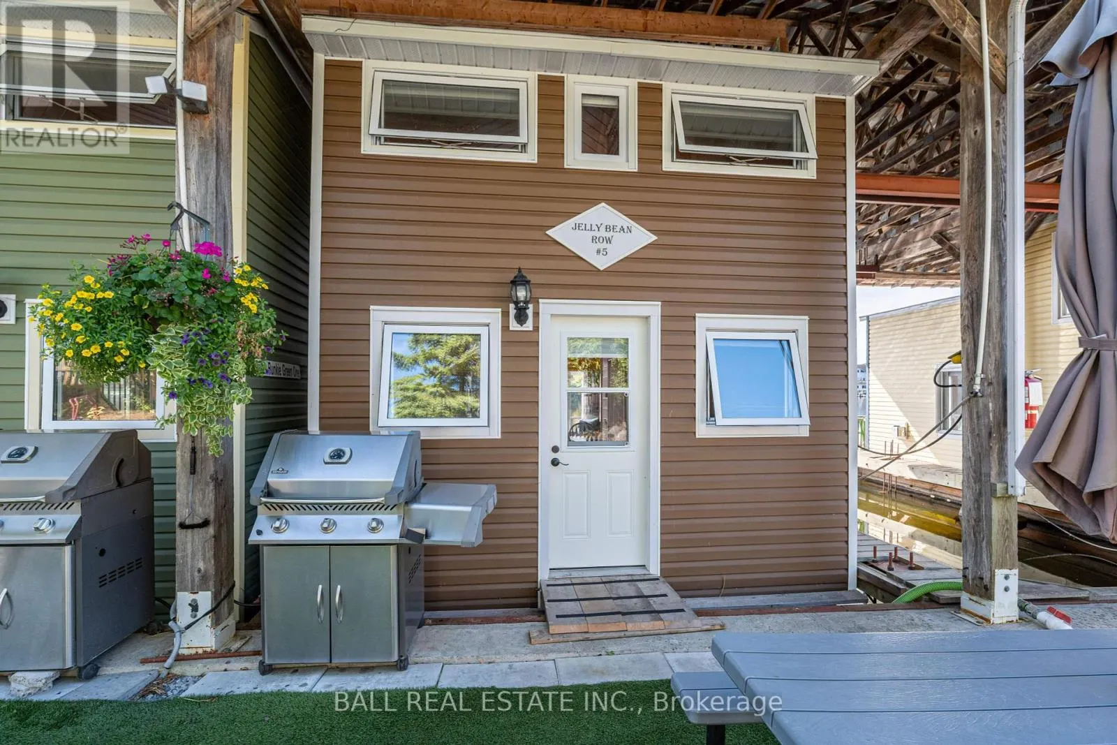 71 FRONT STREET E